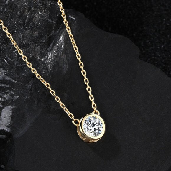 💎NEW Certified 1ct. t.w.Dazzling Bezel Set Moissanite Solitaire Necklace S925 - Picture 1 of 7